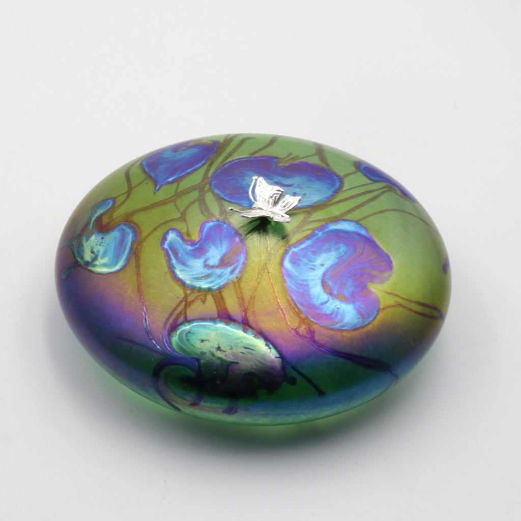 Butterfly on lily trail disc