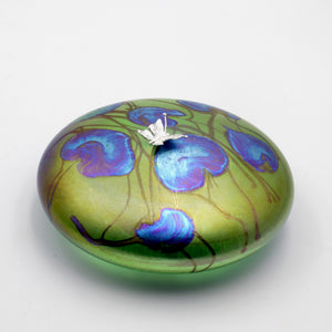 Butterfly on lily trail disc