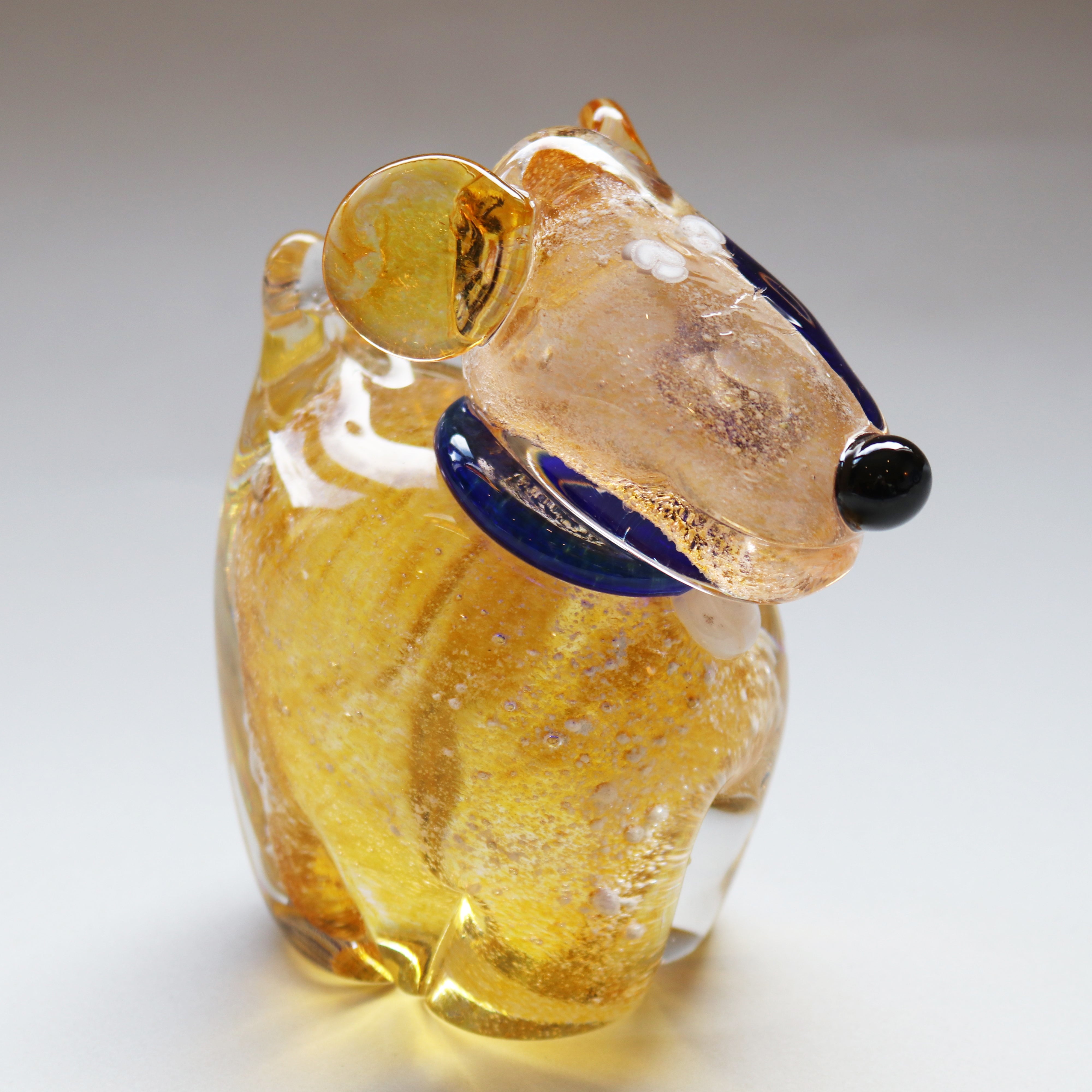 Glass dog with ashes specially made to celebrate the life of Teddy, a labrador.
Prices for the memorial dogs @ £200
