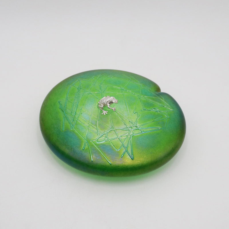 Handmade glass lily leaf shaped paperweight in green with sterling silver frog