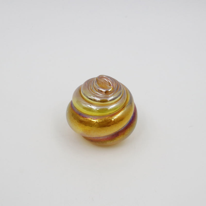 SHELL PAPERWEIGHT IN IRIDESCENT GOLD